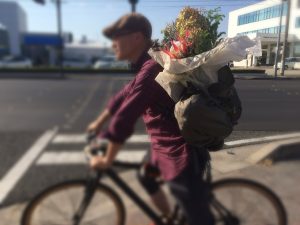 自転車と花束